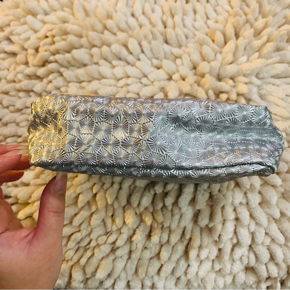 MAC Holiday 2023 Gift Cosmetic Pouch Silver - Picture 5 of 10